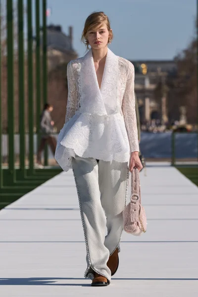 Look 12